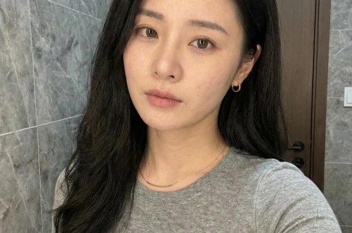 刚爆红就被扒黑料塌房了？